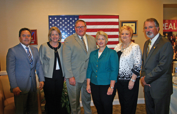 Houston Mayor Annise Parker (center) is pictured with HAR’s Executive Committee, Mario Arriaga, Chaille Ralph, Danny Frank, Nancy Furst and Wayne Stroman, before delivering her state of the city presentation to HAR Directors and senior staff.